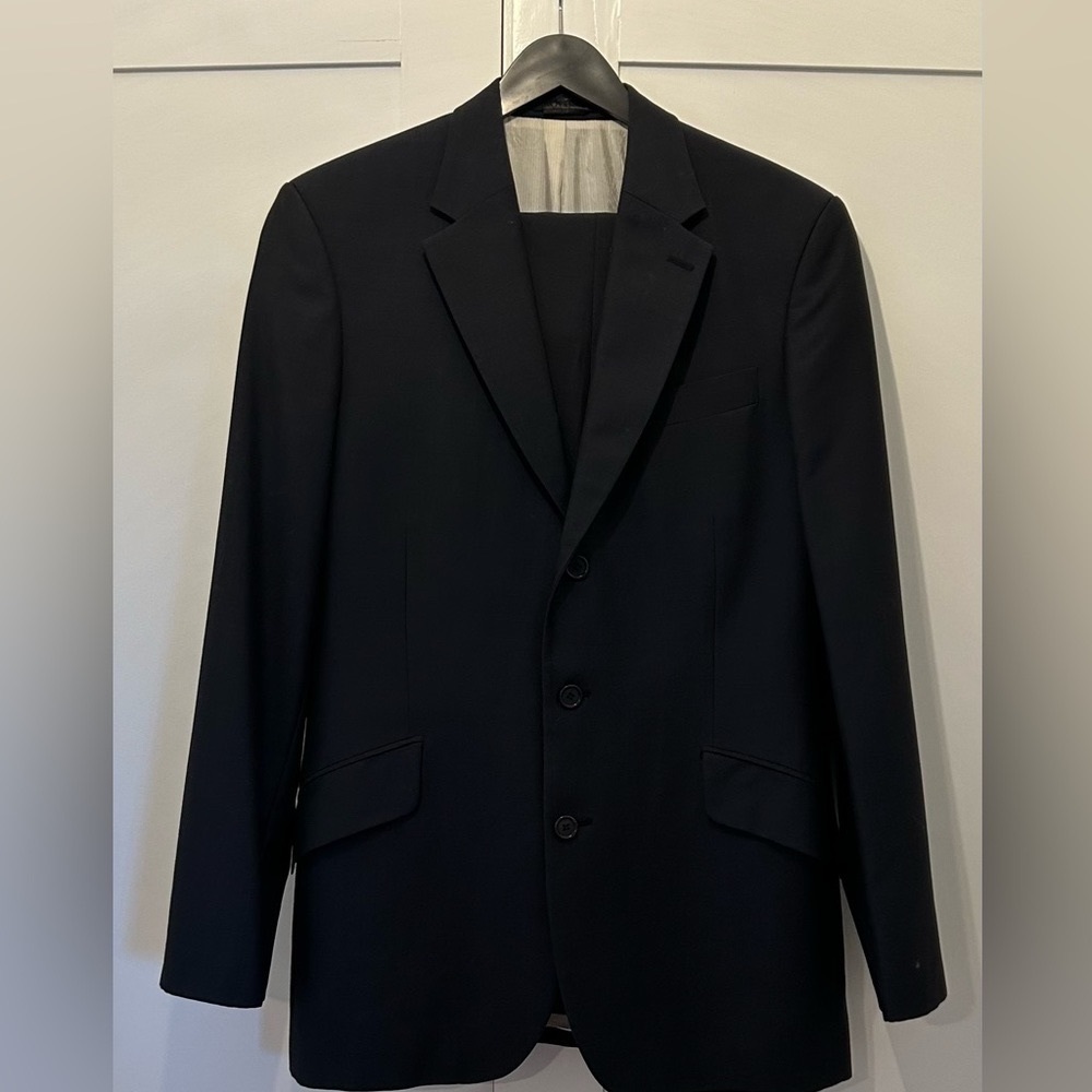 A pristine Reiss men’s wool suit.